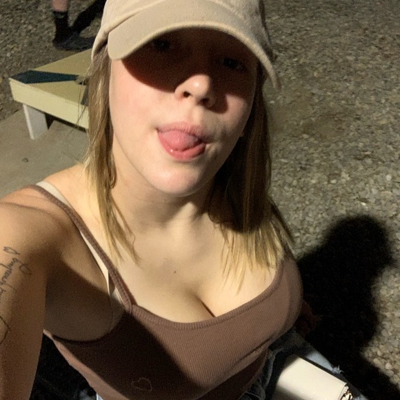 Meet your Posher, Sky - Picture 1 of 3